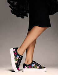 JAYLA BLACK MULTI FLORAL Platform Low-Top Lace-Up Sneaker